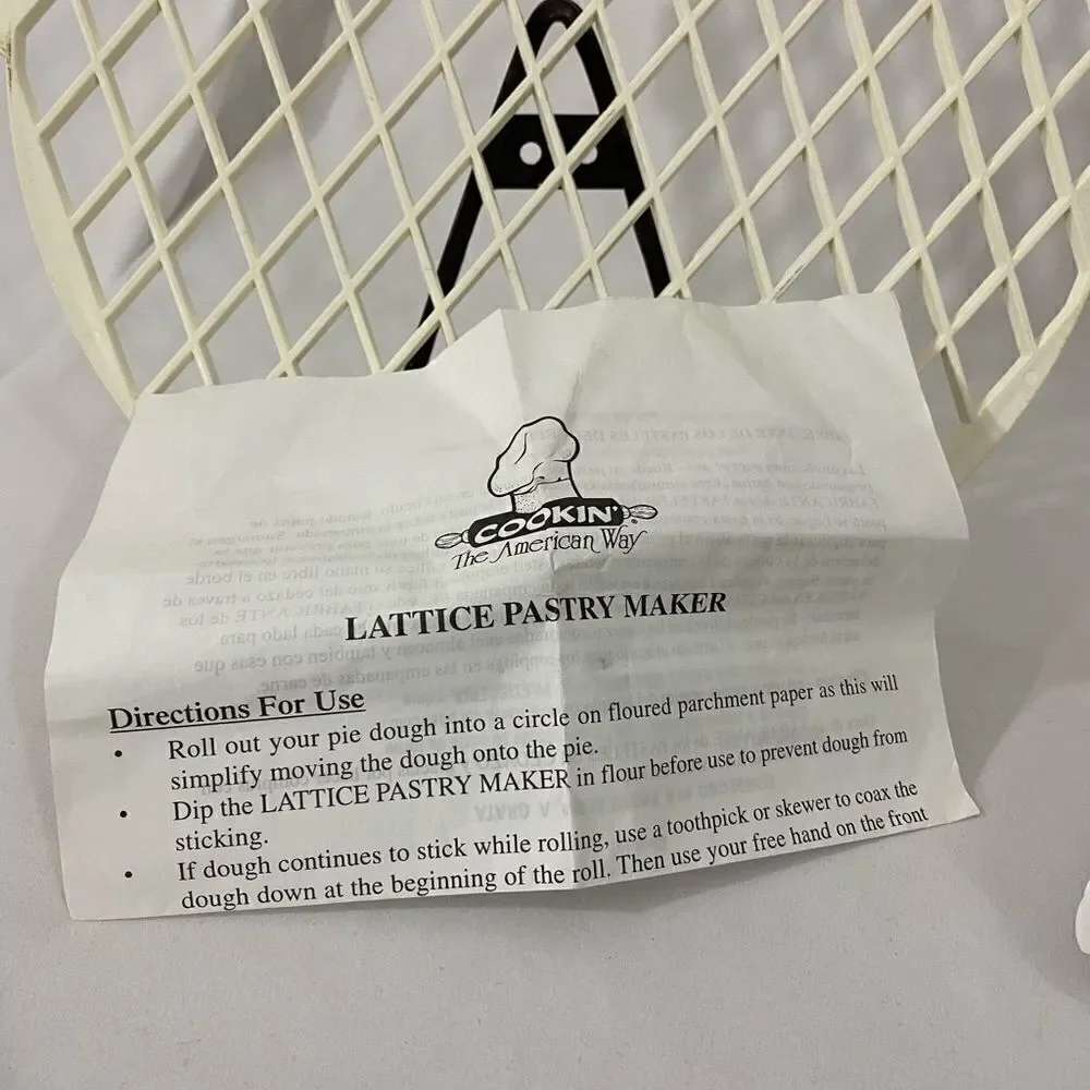 NWOT Lattice Pie Crust Cutters